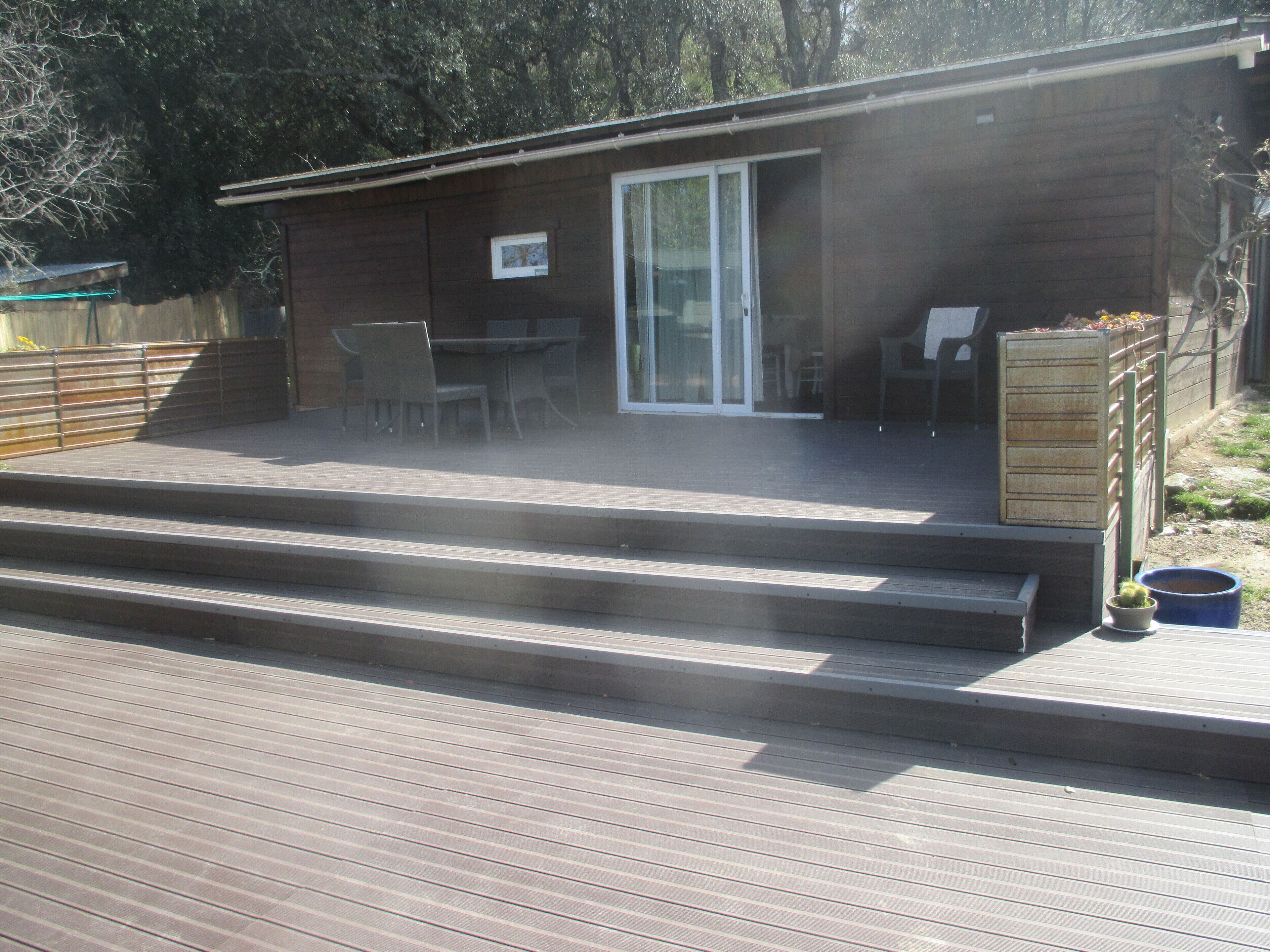 屋外ダイニングエリア