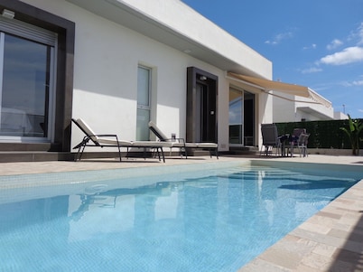 Diseño villa av. piscina privada, mar a 5 min, laguna a 1 km, golf a 2 km, wifi gratuito