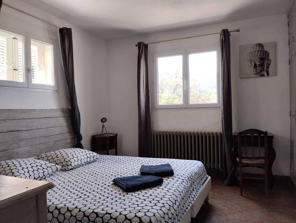 MAGNIFICENT VILLA 250 m² - Quiet with swimming pool