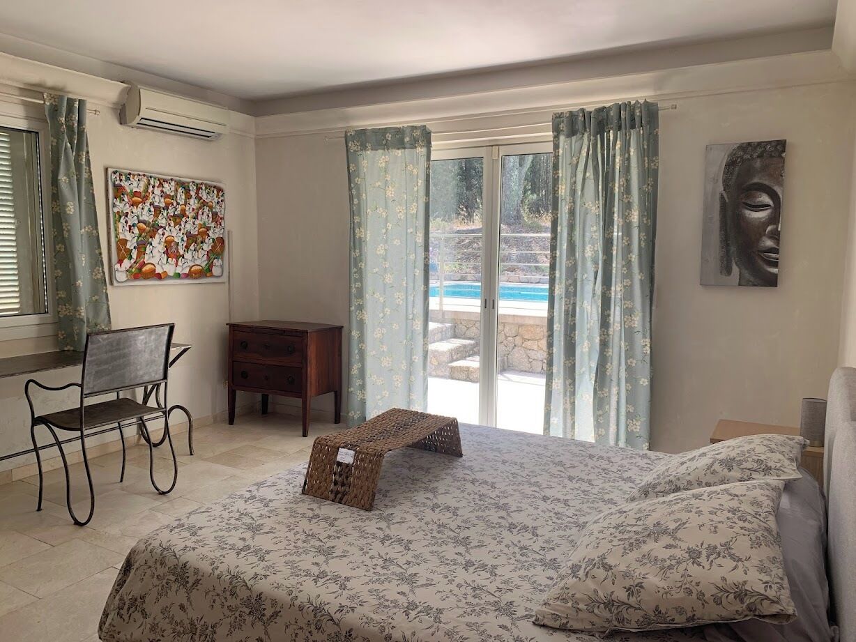 MAGNIFICENT VILLA 250 m² - Quiet with swimming pool