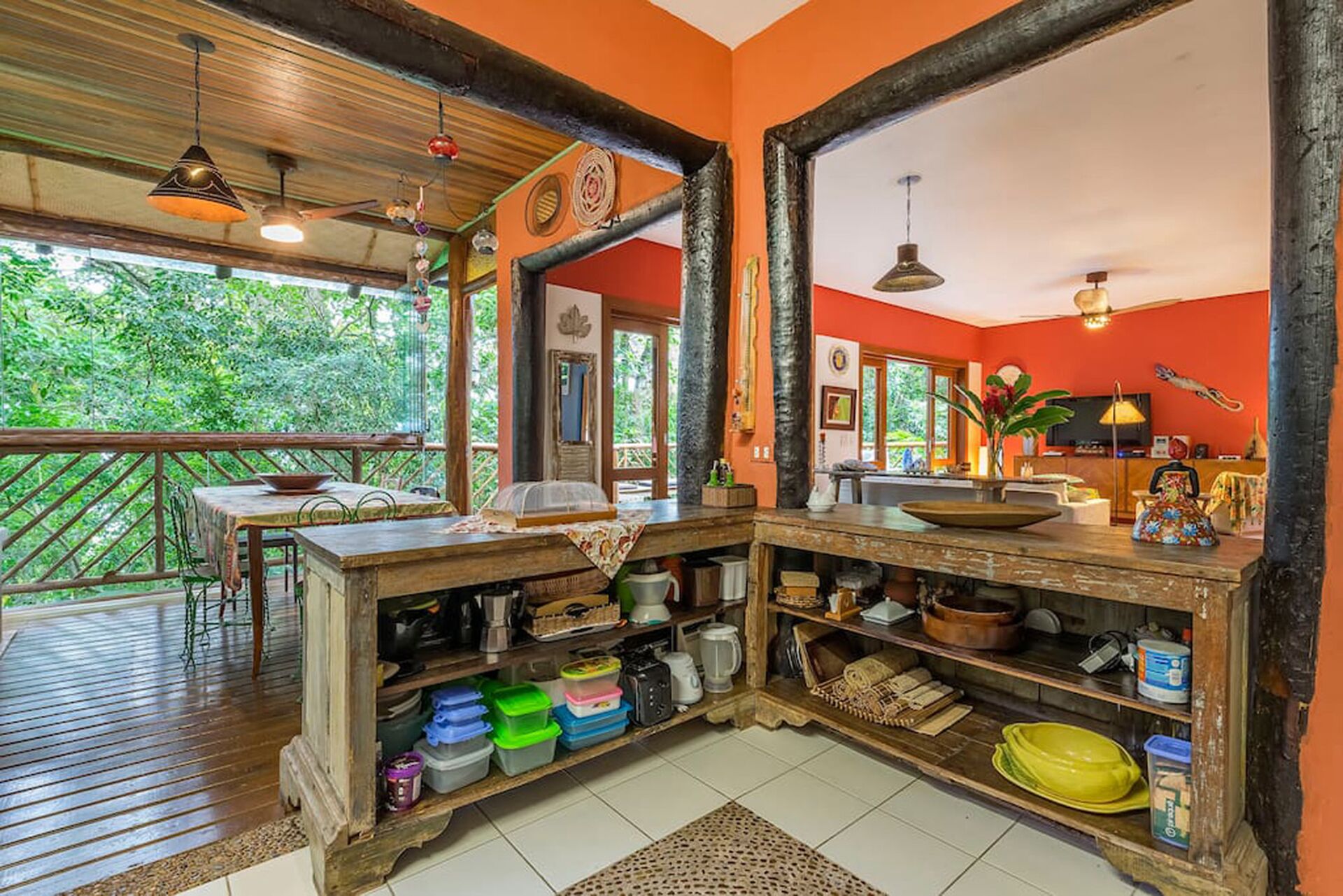 House High Standard 5 min from Curral Ilhabela Beach in gated community