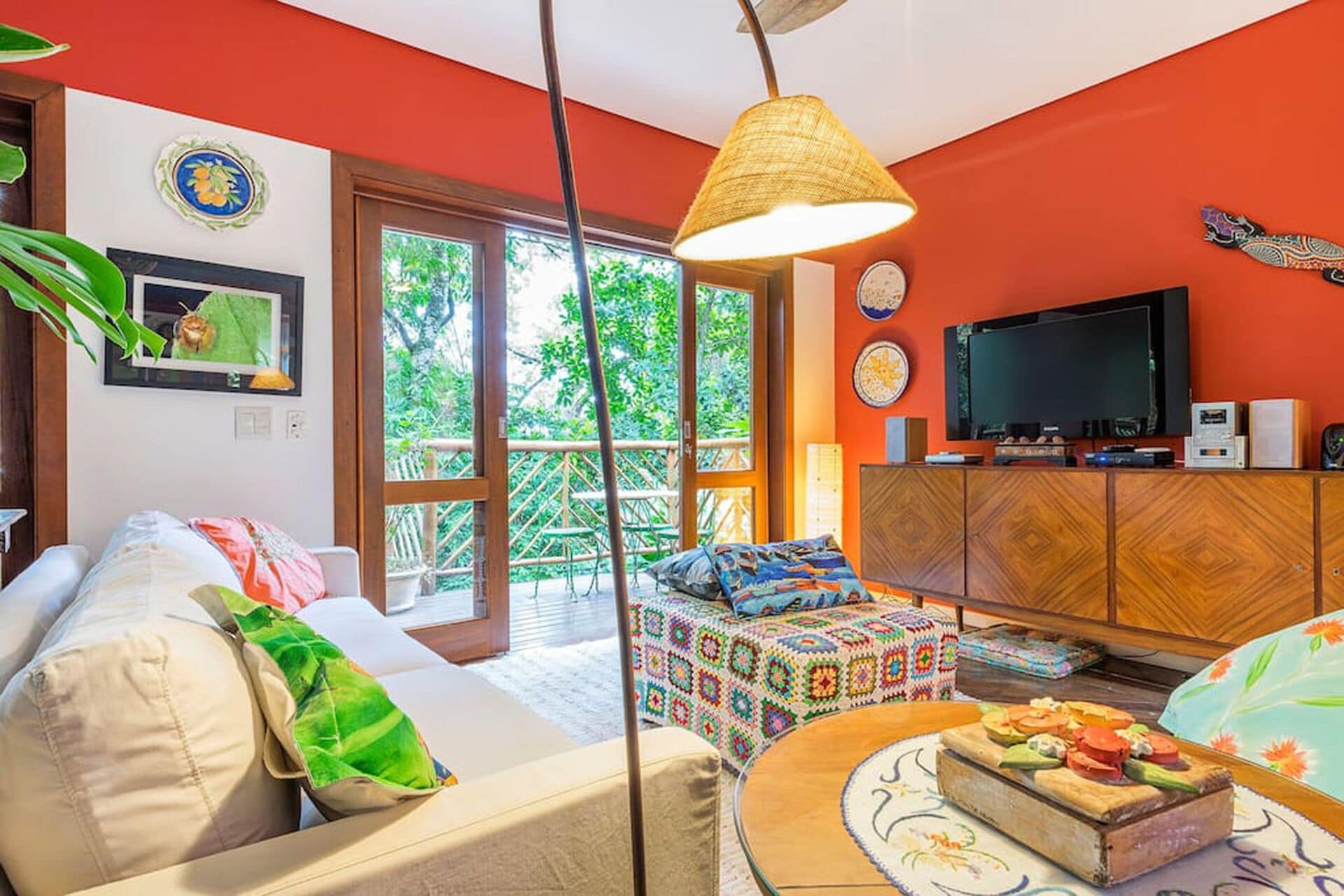 House High Standard 5 min from Curral Ilhabela Beach in gated community