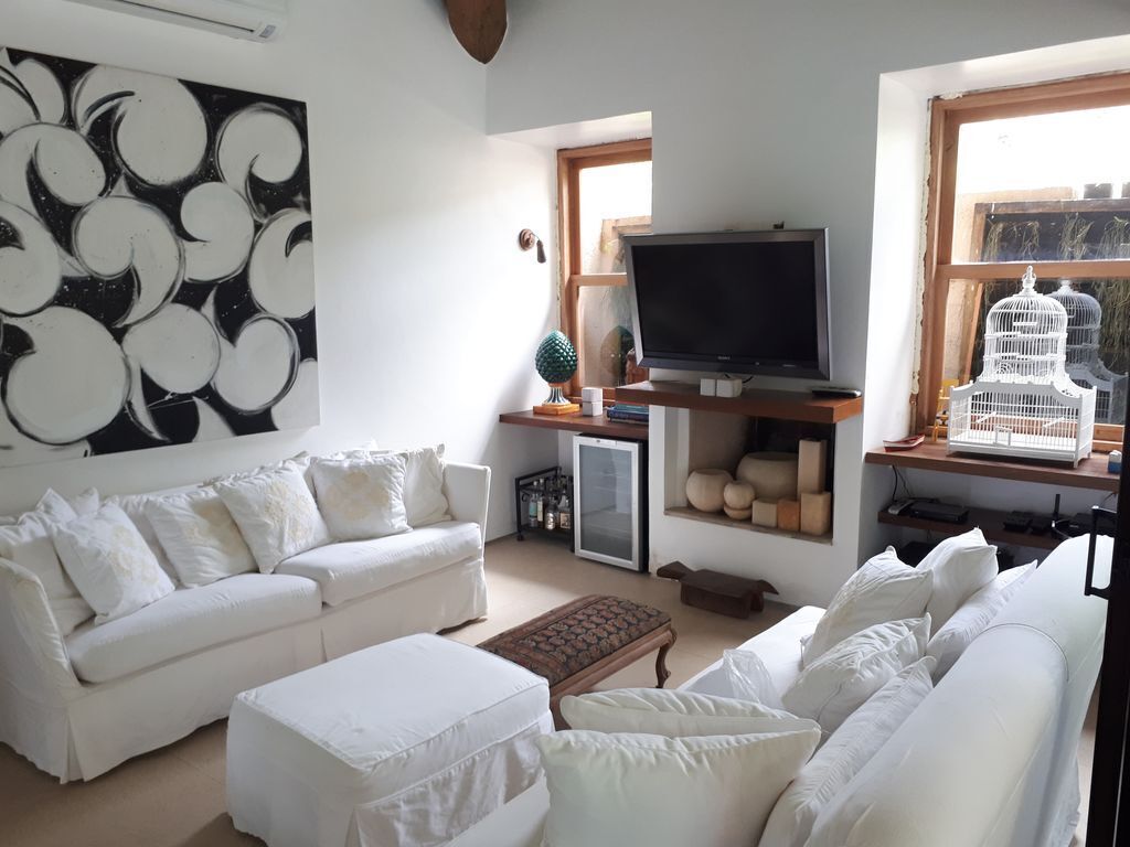 Luxurious home in high standard condominium 100m from Maresias beach private pool.