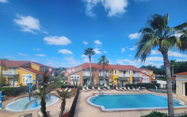 Lämmitetty uima-allas