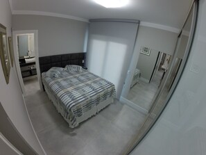 2 bedrooms, iron/ironing board, WiFi