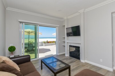 South Mission Beach Oceanfront condo on the sand 