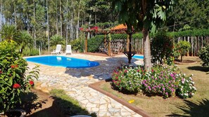 Outdoor pool - A retreat for up to 20 people, with a heated pool, Wi-Fi, air conditioning, and 4 bedrooms. (Olímpia)