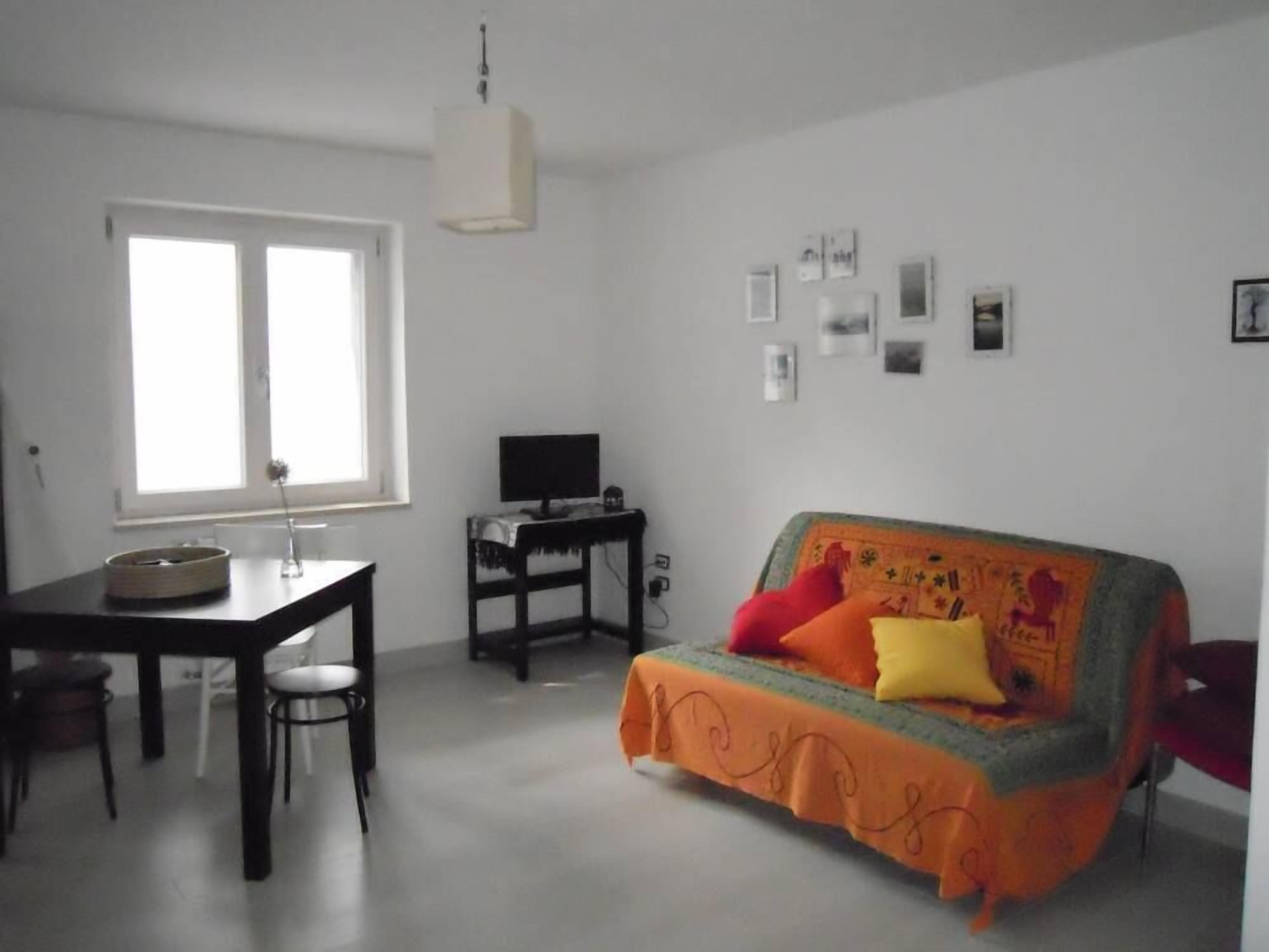 Enjoy the seaview and relax in a fully furnished house; pets welcome! 