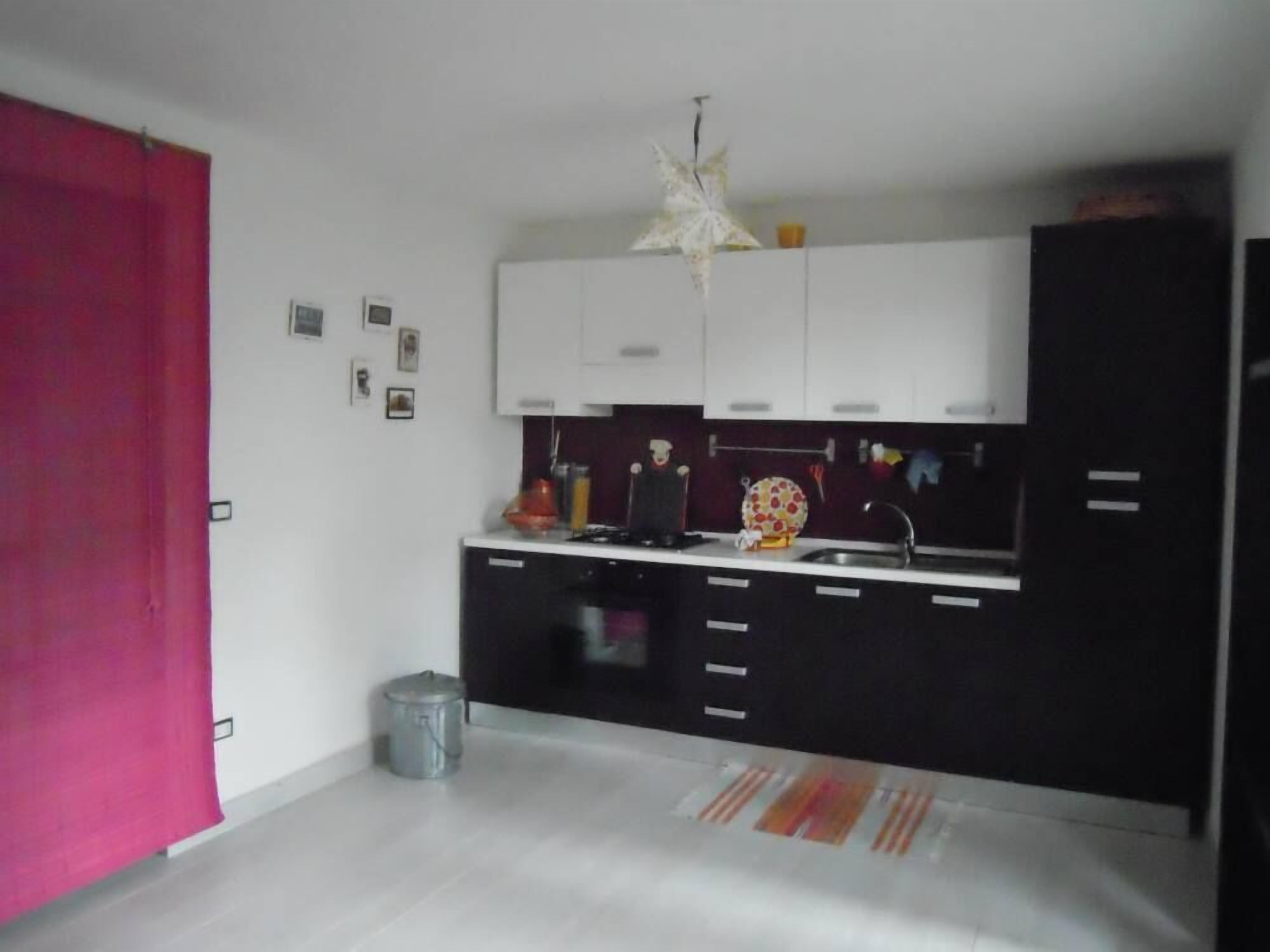 Enjoy the seaview and relax in a fully furnished house; pets welcome! 