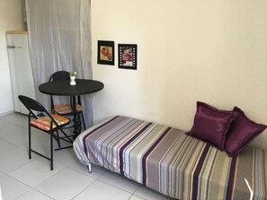 Accès au Wi-Fi (inclus), literie fournie