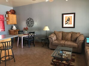 تلفزيون، مشغل دي في دي، كُتُب، مكتبة فيديو