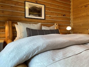 6 bedrooms, iron/ironing board, free WiFi, bed sheets