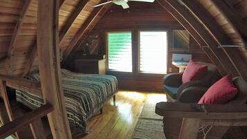 2 bedrooms, in-room safe, iron/ironing board, free WiFi
