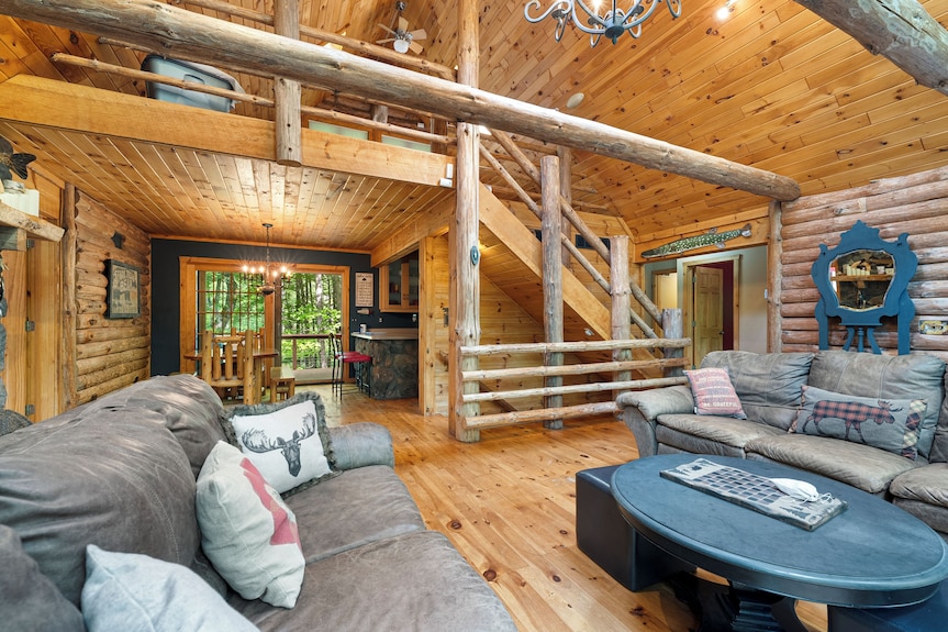 Immaculate Wooded Retreat On The ¼ Mile Pristine Menominee River - Door County, WI