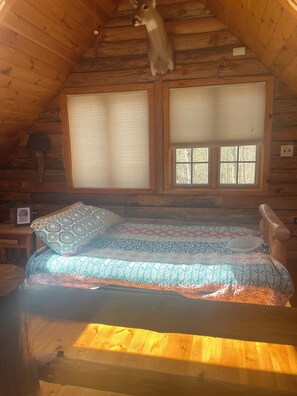 5 bedrooms, free WiFi, bed sheets, wheelchair access