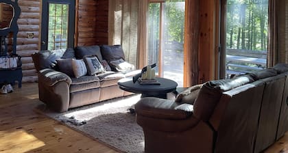 Virheetön metsäiset pakopaikan ¼ Mile Pristine Menominee River