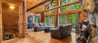 Immaculate Wooded Retreat on the ¼ Mile Pristine Menominee River