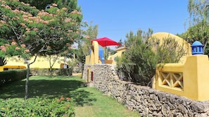 Property grounds - Half hectare property, 6 comfort rooms w/private AC&Bathroom, garden, pool, 4-12 persons (Alvor)