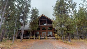 Exterior - Jake's Place* Private HotTub, 5Br, Sleeps 10, Free Wifi, Satellite TV (Island Park)