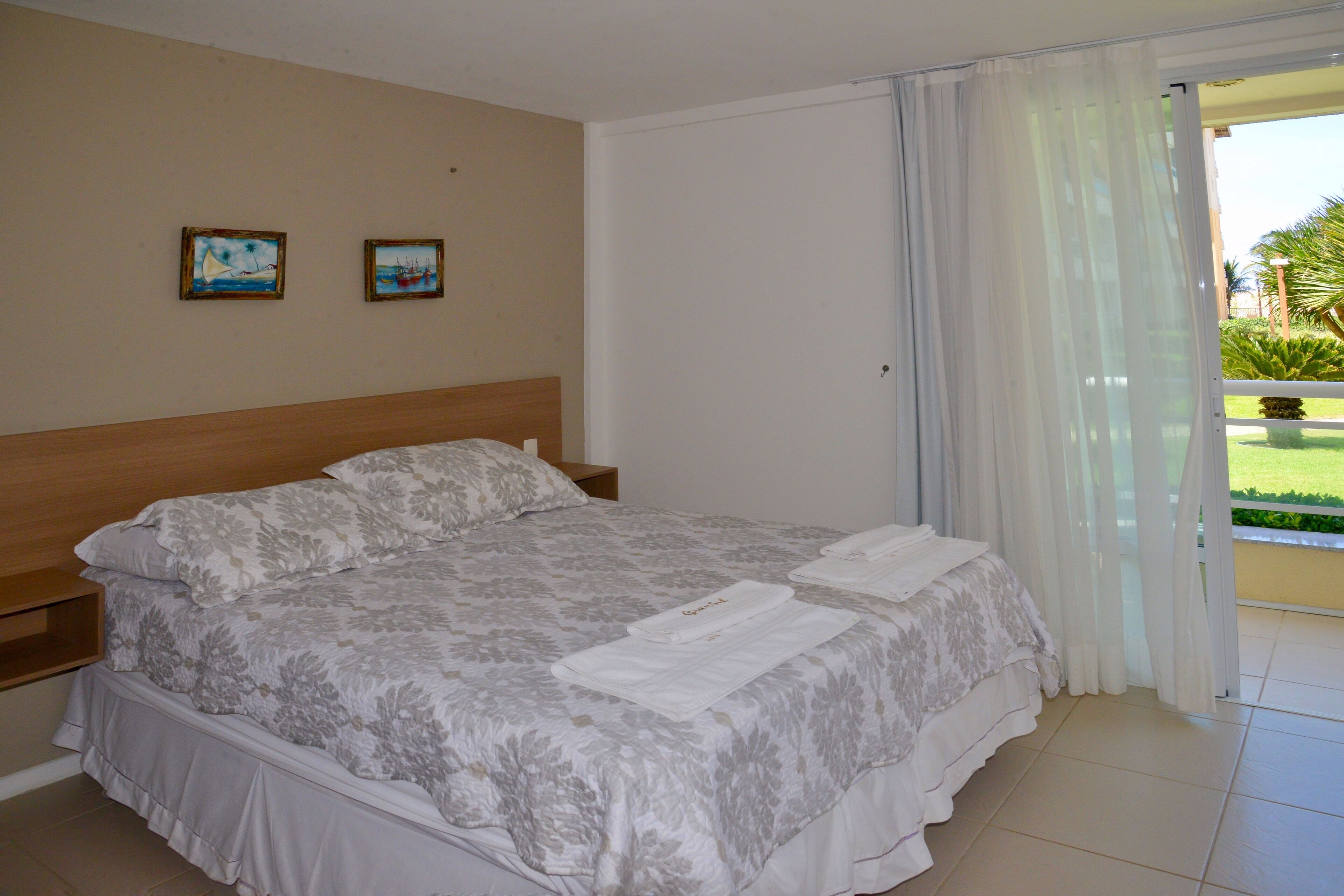 105m² apt on the beach, sleeps 9, 3 bedrooms and 3 bathrooms with pool view