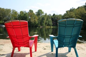 ビーチ、サンラウンジャー