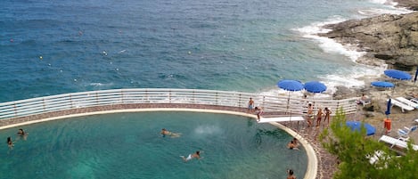 室外游泳池