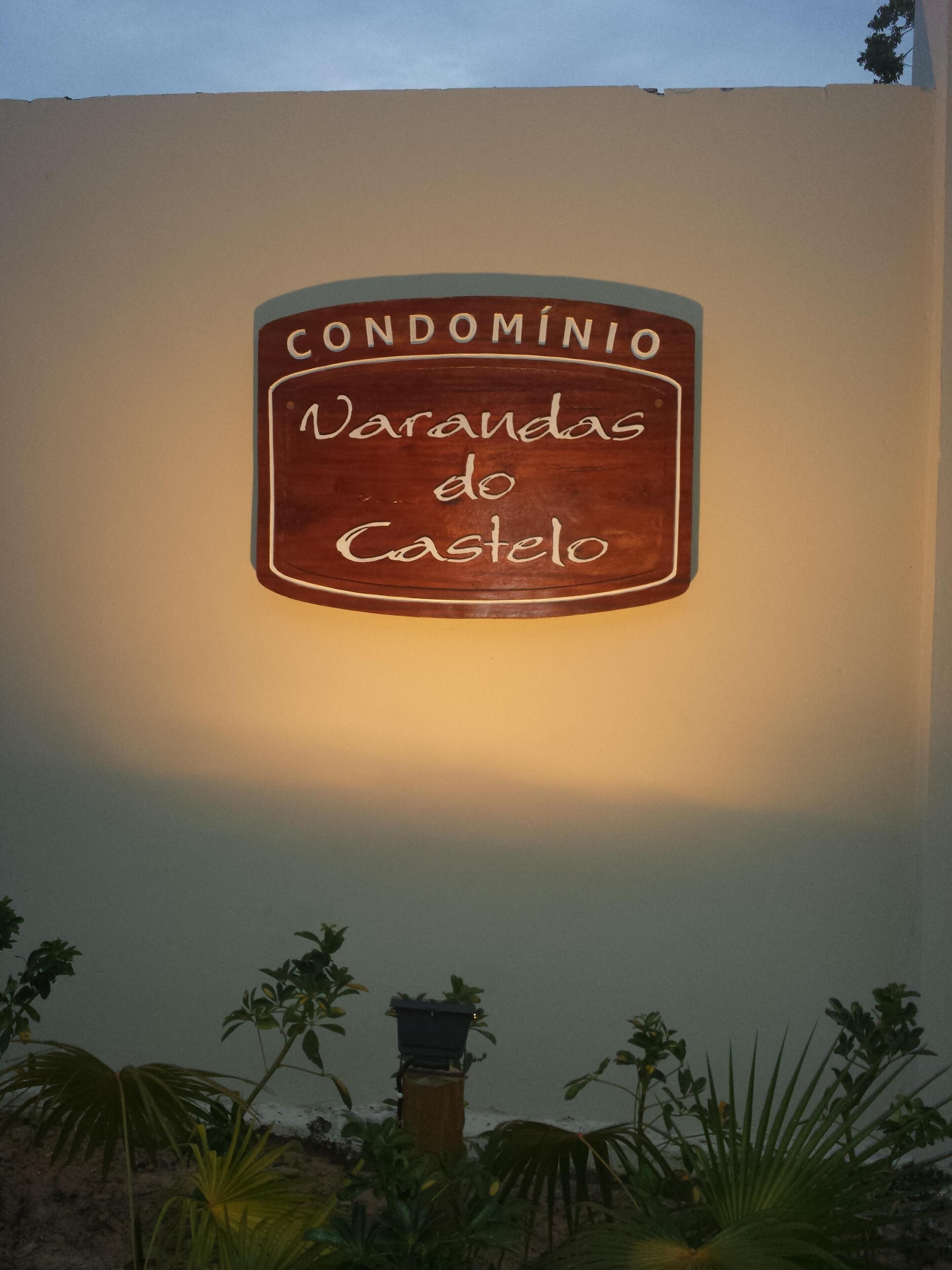 A sign for 'CONDOMINIO Varandas do Castelo' on a wall.