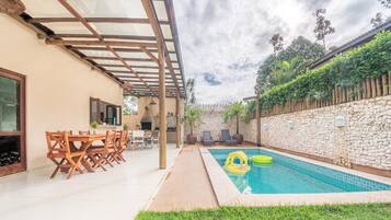 Outdoor pool, sun loungers