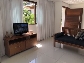 Smart TV, video games, Netflix, DVD player