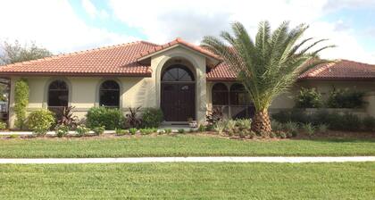 Sunny South Florida - Walk to WEF & Global Dressage - WiFi included