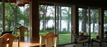 Laid Back Lakefront Cottage--Family Fun on Powers Lake