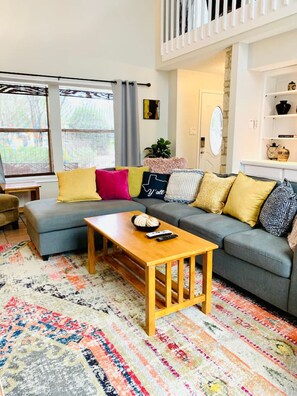 TV - Botanical & Wildlife Paradise w/POOL & HOT TUB! (San Antonio)