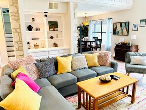 TV - Botanical & Wildlife Paradise w/POOL & HOT TUB! (San Antonio)