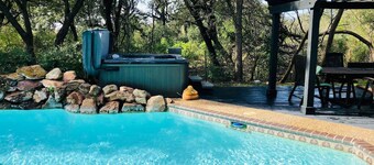 Botanical & Wildlife Paradise w/POOL & HOT TUB!