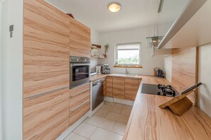 Réfrigérateur, four, lave-vaisselle, cafetiÚre/bouilloire