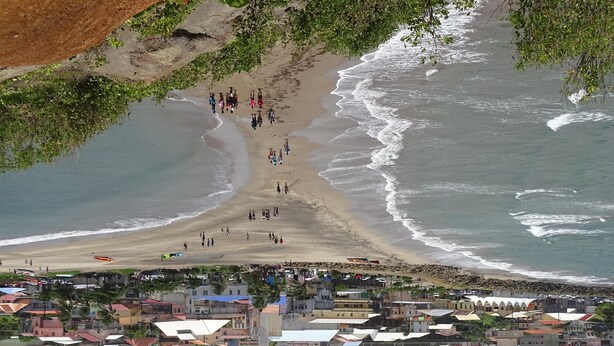 A coastal town with a beach, buildings, and a reflection in the water. - The Garden Cottage, a traditional island home in the heart of Martinique (Gros-Morne)