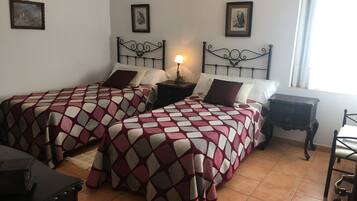 4 bedrooms, desk, iron/ironing board, travel crib