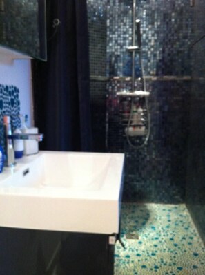 Badewanne, Haartrockner, Bidet, Handtücher