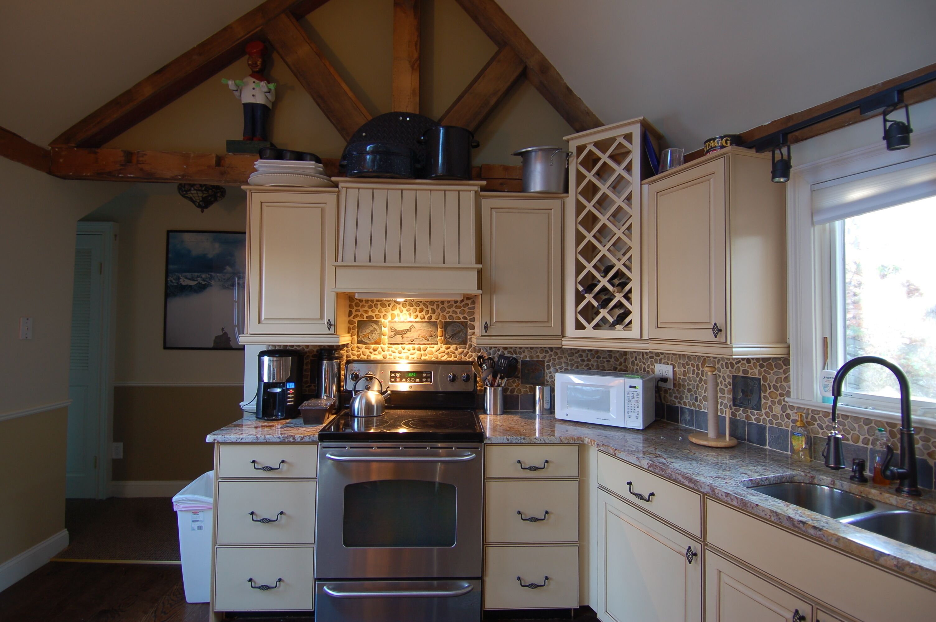 SKIING, PARTY SAFELY IN THE SNOW! NO NEED TO DRINK & DRIVE.