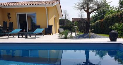 House with private pool, in a quiet location close to Mimizan.