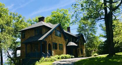 Gorgeous Oceanfront Retreat on Penobscot Bay 