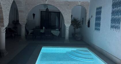 Luxurious villa in the heart of the Medina, just around the corner from the sea (100m)