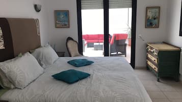 4 soverom, strykejern/-brett, wi-fi og sengetøy