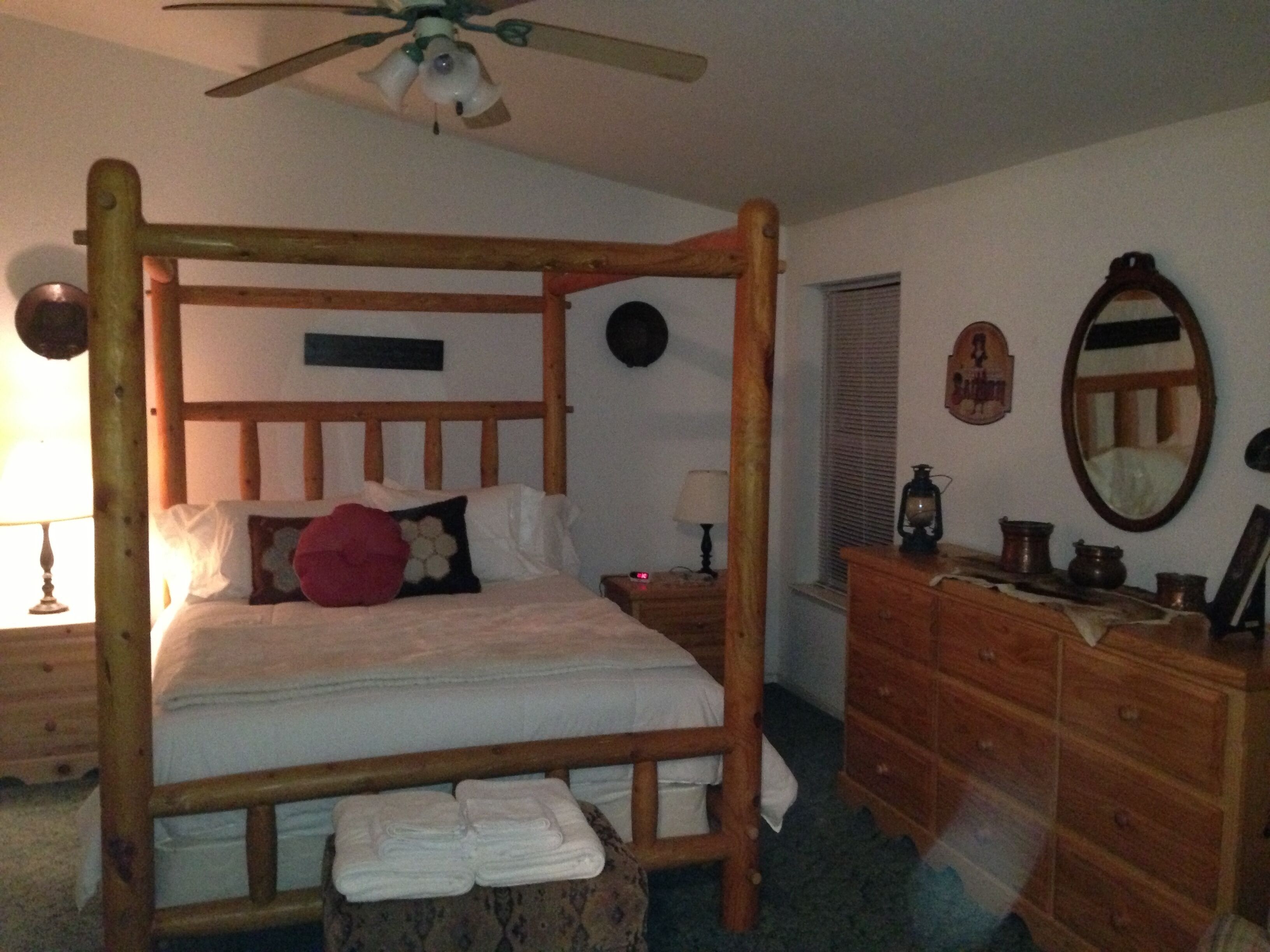 Winter Getaway! Escape to our remote lodge on 220 acre ranch!