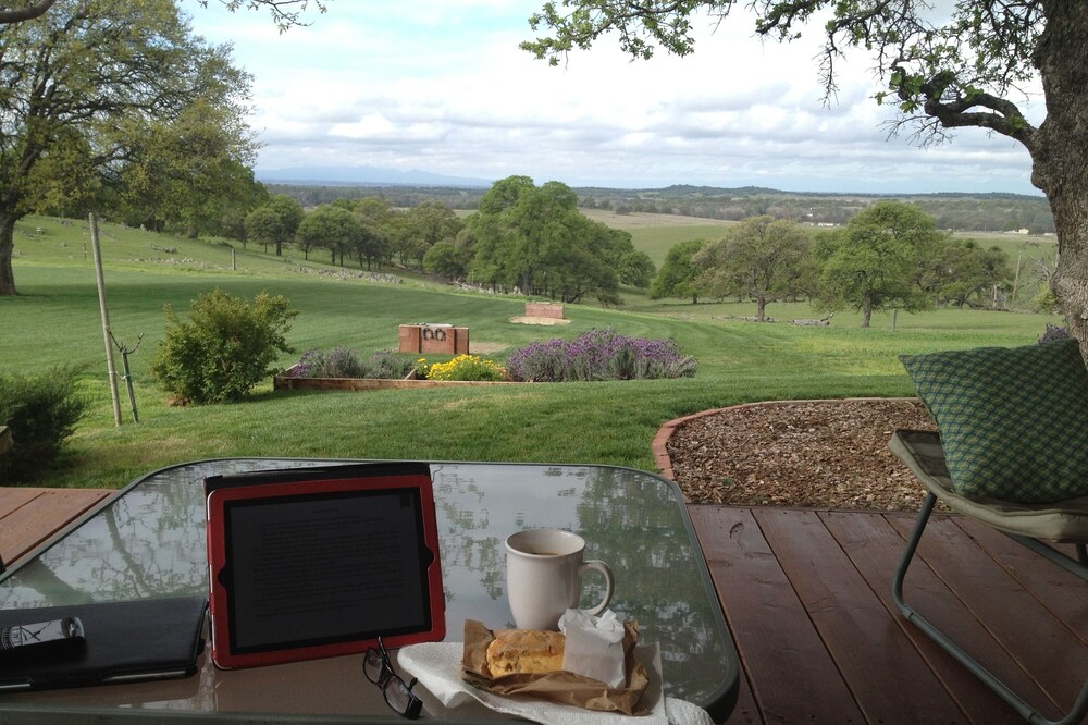 Winter Getaway! Escape to our remote lodge on 220 acre ranch!