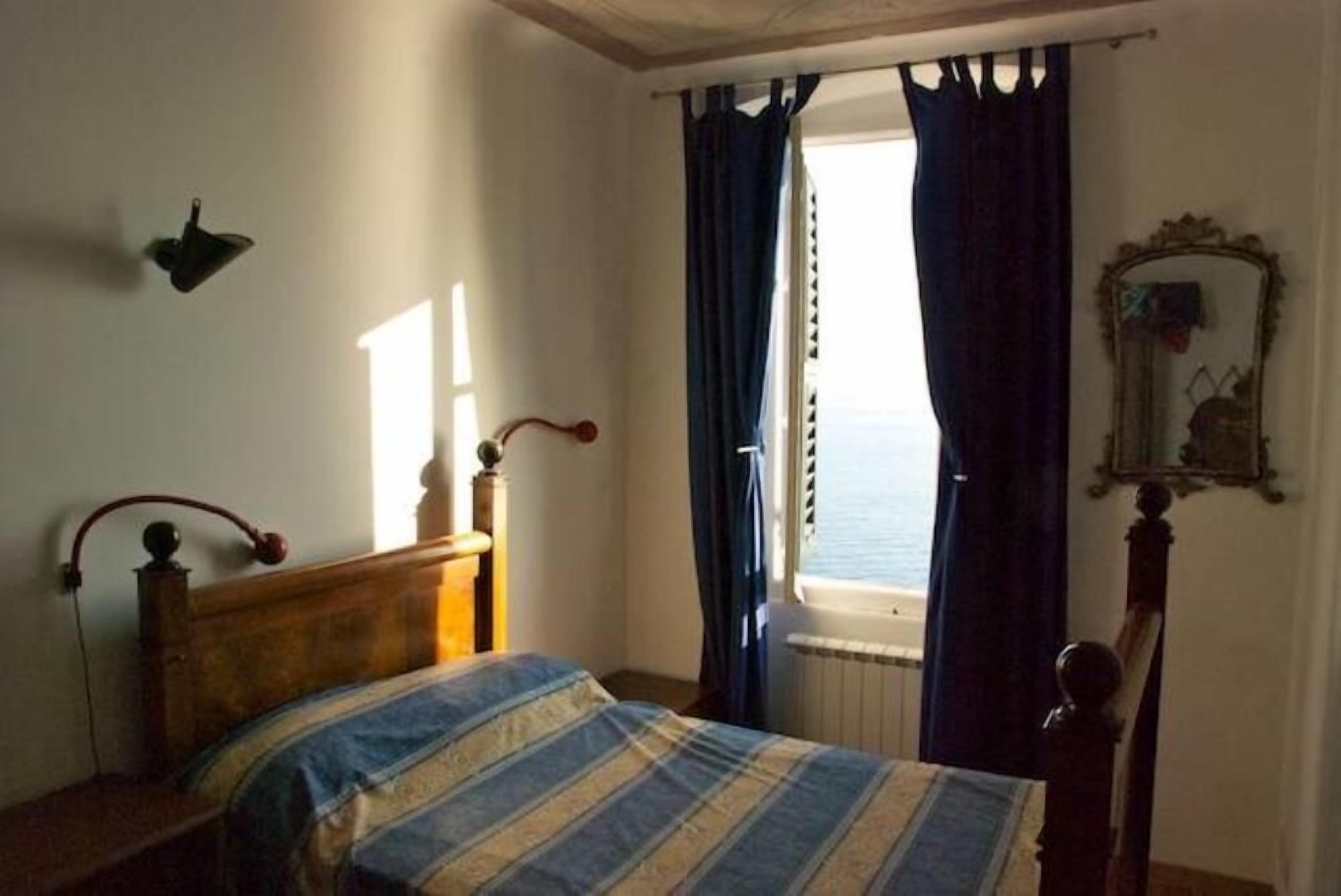 3 quartos, ferros/tábuas de passar roupa, Wi-Fi, roupa de cama