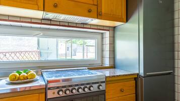 KĂŒhlschrank, Ofen, Herdplatte, GeschirrspĂŒler