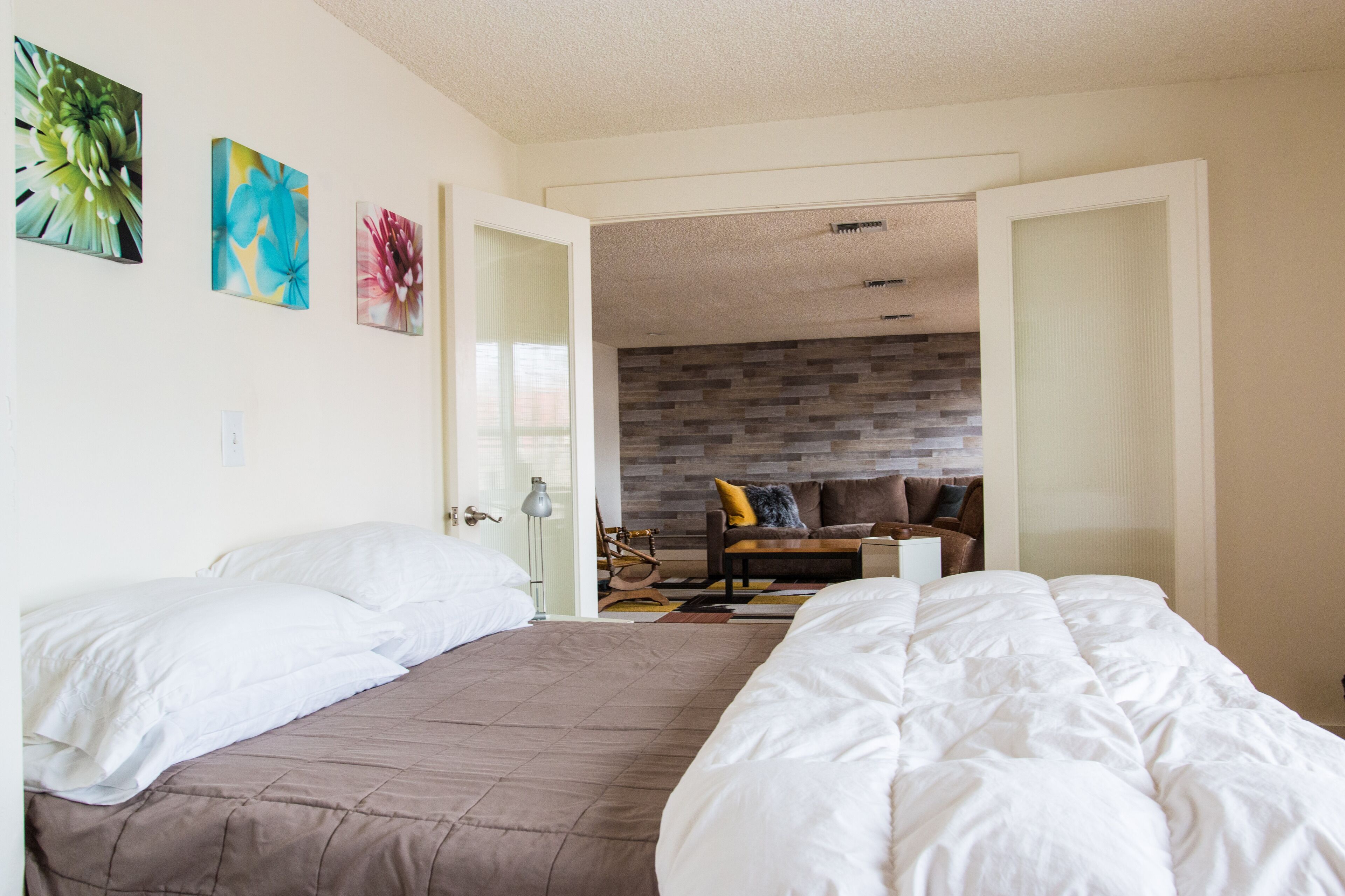 Modern Loft,  Walking Distance to Wine Tasting/ Restaurants