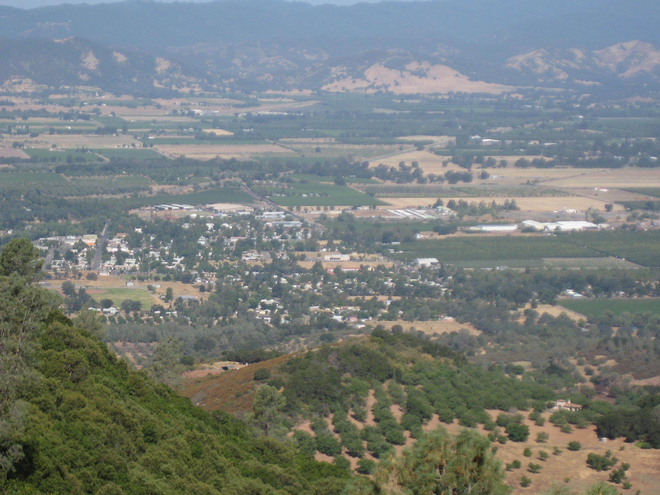 Modern Loft,  Walking Distance to Wine Tasting/ Restaurants