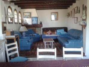 TV, DVD player, books, stereo - RENTAL VILLA SEASIDE BEACH FACING, PANORAMIC SEA (Six-Fours-Les-Plages)